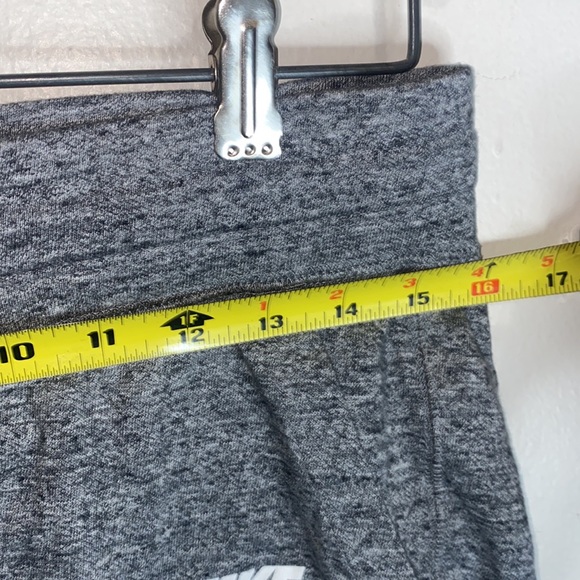 🦋Adorable Grey Nike shorts! - Picture 6 of 9